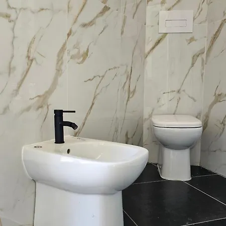 4 Balconi A Carlo Iii & Garage נאפולי